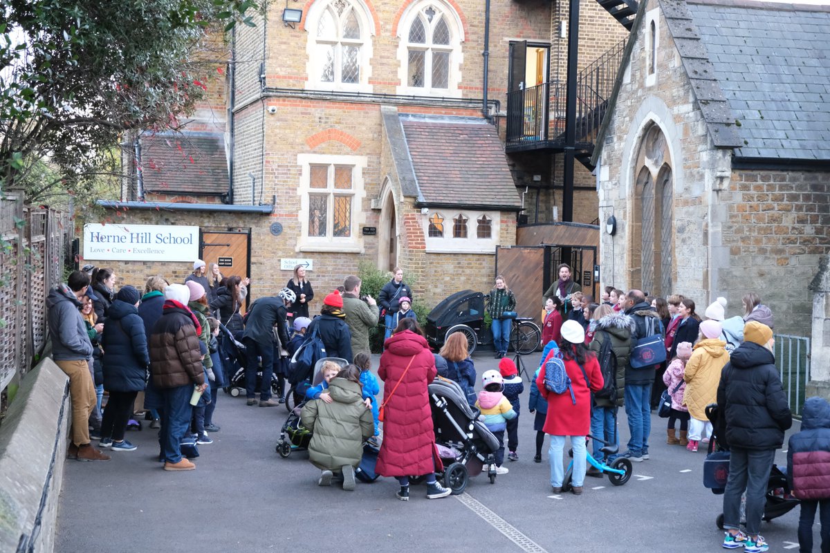 OakfieldPrep's tweet photo. The cold can't stop our festive Oakfield warmth shining through! Our Minims bringing Christmas cheer to Herne Hill School earlier this week performing Christmas classics and original Oakfield compositions ❄️🎵

#hernehill #OakfieldPrep #Minims #Singing #Christmas #Year4 #Year5 https://t.co/U6cz4ZcZJ4