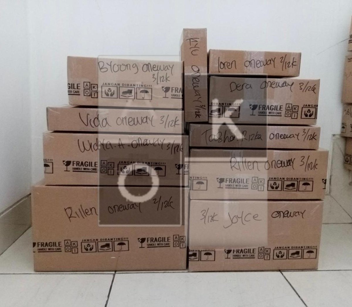 🛫 Oneway Flight 3 Desember
🛬 Arrived &amp; Repacked 9 Desember

jadwal pengiriman min. 1x seminggu bisa lebih yahh kayak skrg 3 hari berturut-turut dalam seminggu 🥰

#aoki_warehouse