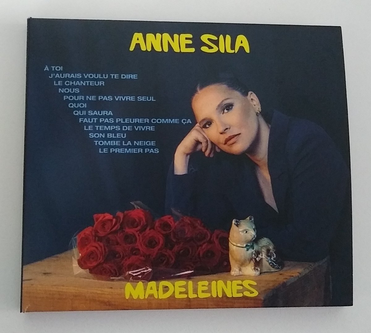 whatifanne's tweet photo. 📣Le cadeau qui devrait figurer sous tous les sapins de Noël😍Le nouvel album de @ANNESILAOFF @PlayTwoLabel 🙏.Madeleines à consommer sans modération, with a cup of tea ou un chocolat bien chaud en plein hiver🌹🐈❄⛄☀ https://t.co/GcUGMFt036