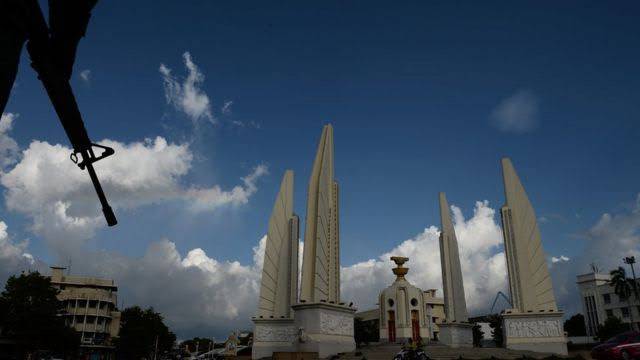 Chumsaisriyapai's tweet photo. ครบรอบ 90 ปี รธน.ไทย(2475-2565) รวม 20 ฉบับ ถูกรัฐประหารฉีกไป13 ฉบับ ร่างให���่ตามใจผู้มีอำนาจ อ้างทำเพื่อชาติและประชาชน
#ต้องการ รธน.ฉบับประชาชน
#แก้ รธน.ให้เป็น ปชต. https://t.co/FspcVEUwew