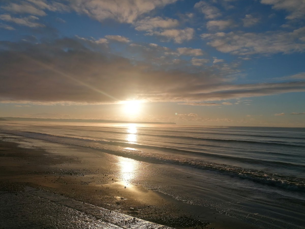 KateListonIRL's tweet photo. Beautiful morning for a sunrise dip 🏊‍♀️ https://t.co/y7dMohvP5Q