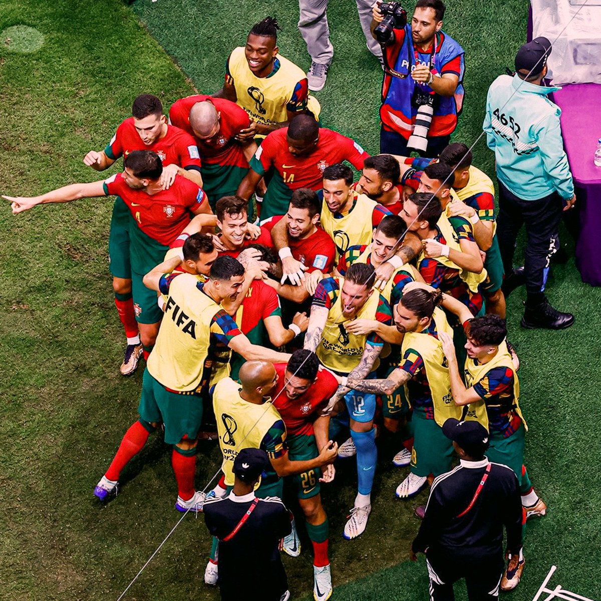 luisnani's tweet photo. Vamos, rapaziada! Boa sorte para o jogo de hoje! Continuem a fazer-nos sonhar 👊🏾💪🏾🇵🇹
#Portugal #Mundial2022 #FIFAWorldCup https://t.co/NWwUxgLPIl