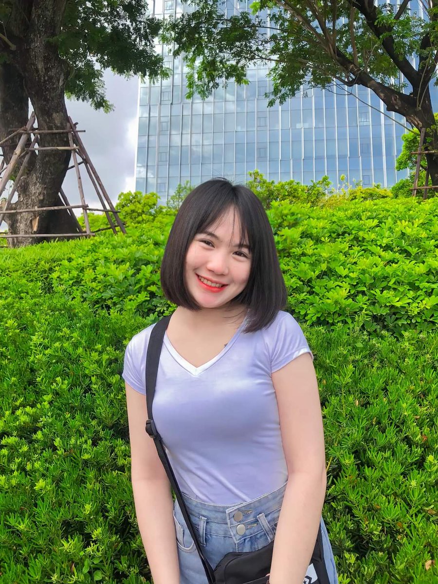 phuchitsriphrh1's tweet photo. @lhonglhai4 นมพอดีเต็มมือ https://t.co/ERjzLvKilw