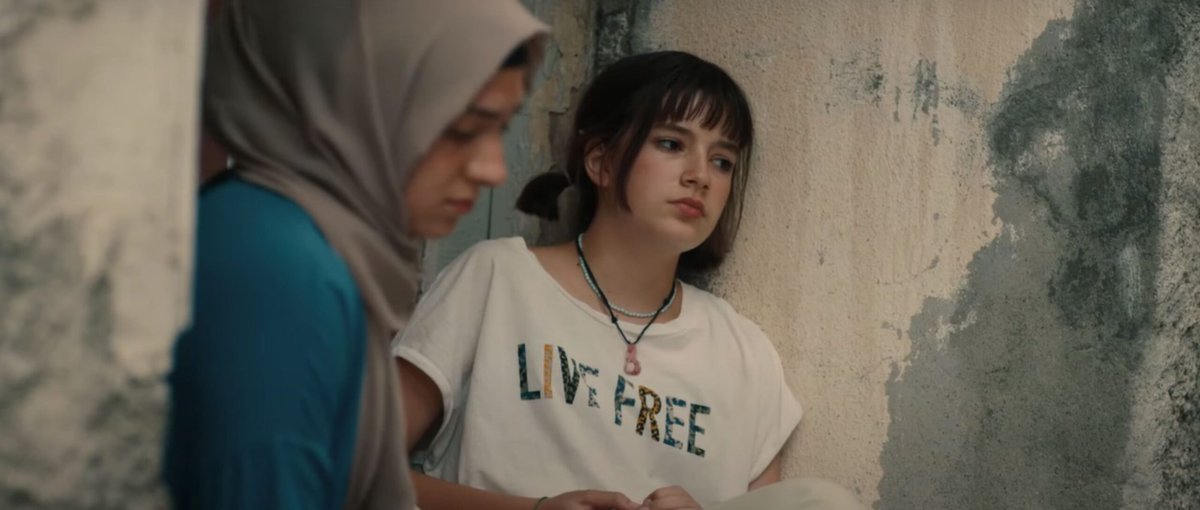 lavarlaa's tweet photo. "Filmin bir yerinde Reyhan 'Gülmek de mi kabahat?' diyor ya, sanırım üzerimize çöken karanlığı kız çocuklarının, kadınların kahkahalarıyla aşacağız."

Sema Çavdar @gezicifestival kapsamında yönetmen Ümran Safter'le "Kabahat" filmi üzerine konuştu.

https://t.co/AvBnE2zJHG https://t.co/qgHrwVbMNL