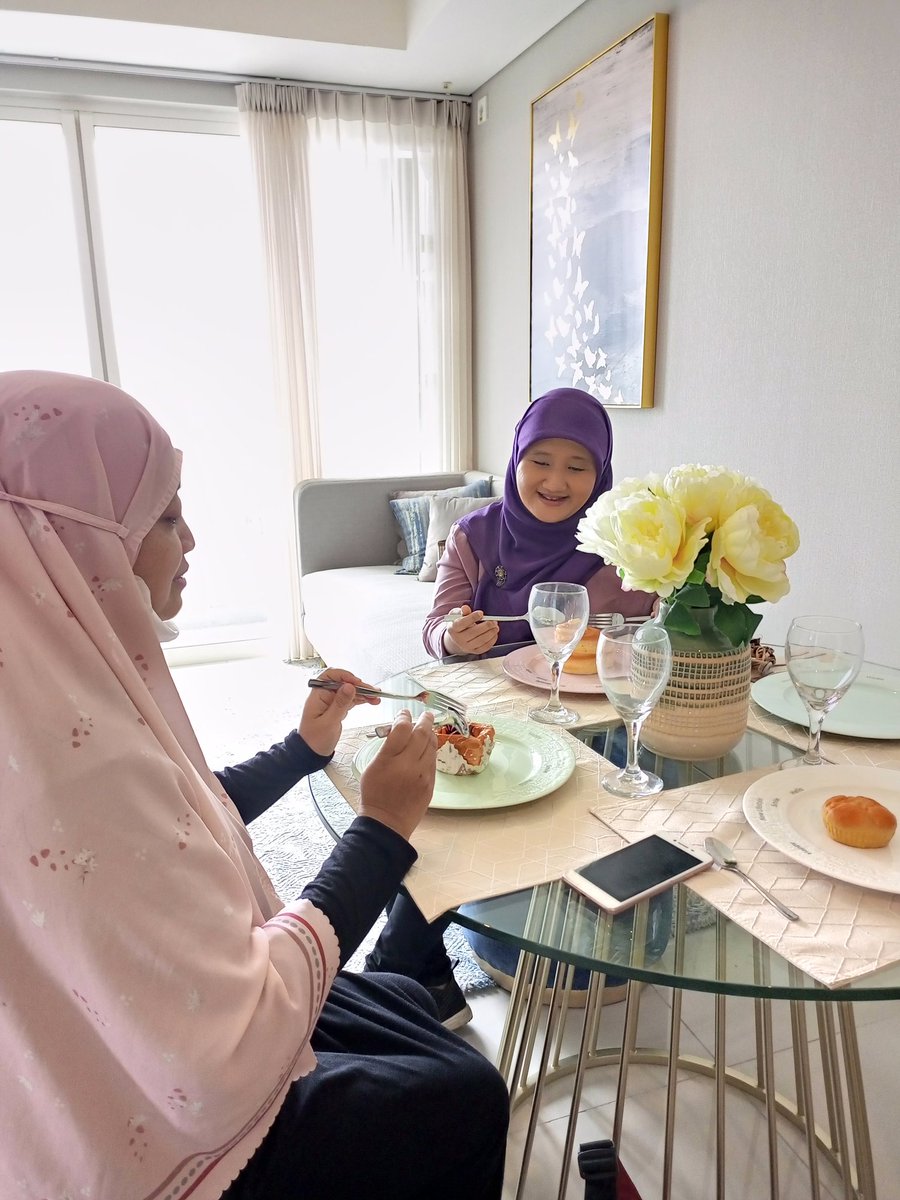 Mariatanjungsa1's tweet photo. Keseruan #BloggerSurabaya di #KlaskaResidence https://t.co/XmD2kBLcZ2