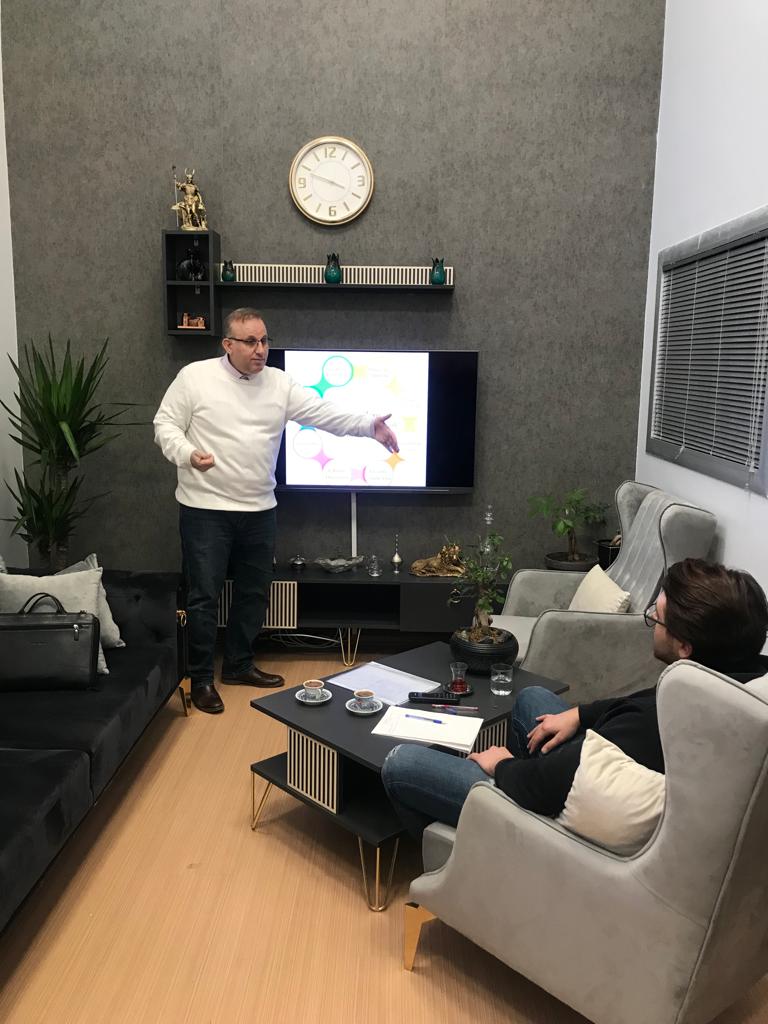 Sarmold Plastik &amp; Sarem Makina firması ile Veliaht Koçluğu kapsamındaki eğitimlerimiz devam ediyor. Bu gün eğitimimizin konusu ise “Çalışanların Motivasyonu Nasıl Sağlanır?”.
.
☎Telefon: 0216 335 17 69
📞WhatsApp: 0532 625 52 95
🌐remedanismanlik.com