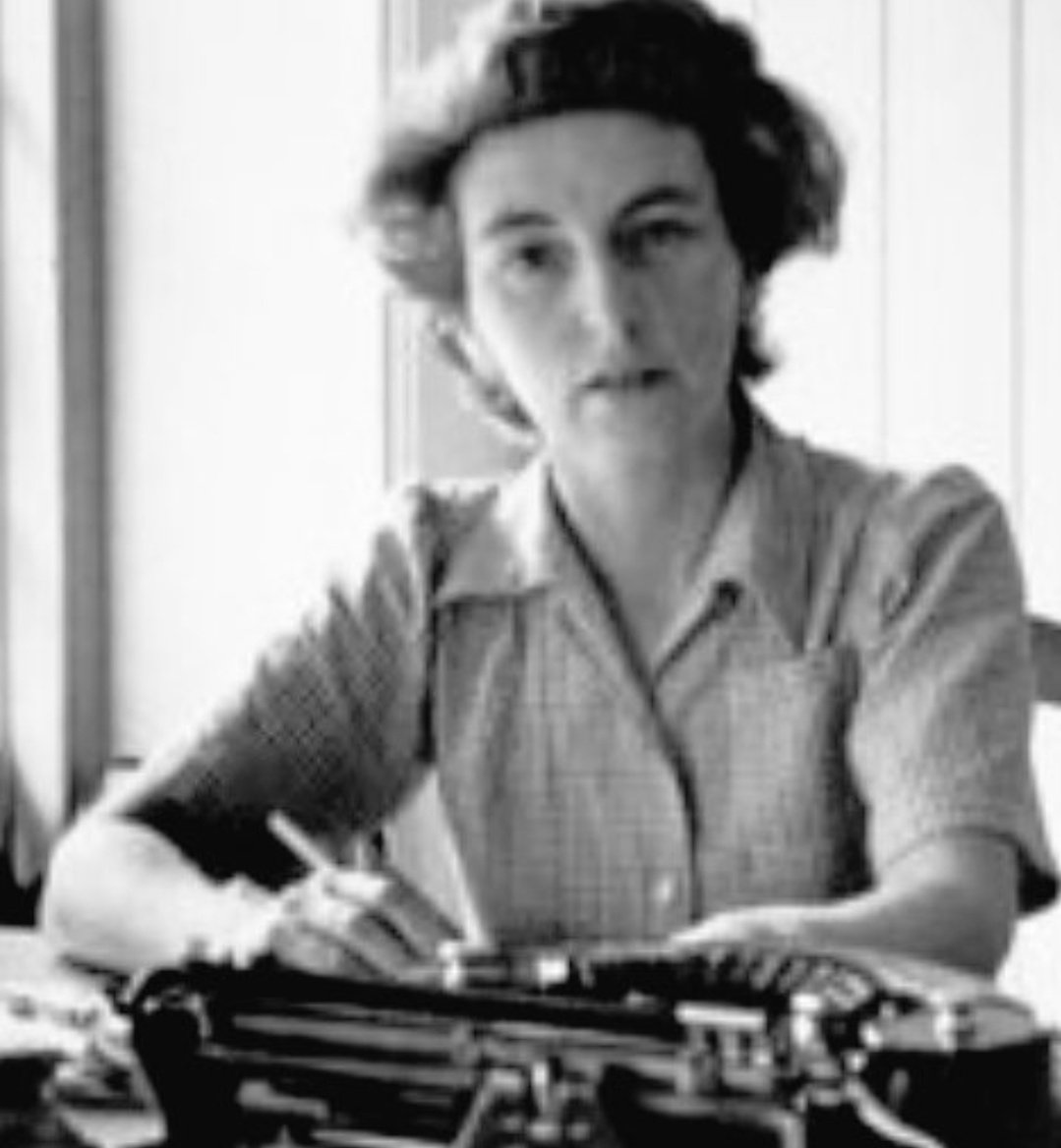 Letnapark's tweet photo. When you learn to read you will be born again… and you will never be quite so alone.
 
Rumer #Godden *10.12.1907 - 8.11.1998; als Kind in Indien, betreibt später eine Tanzschule, auch für Inderinnen, schreibt ü engl. #Kolonialismus &amp; Rolle der Frau. Dt.: 2 Bücher; Rest antiqu. https://t.co/uKPQ2dgM8B