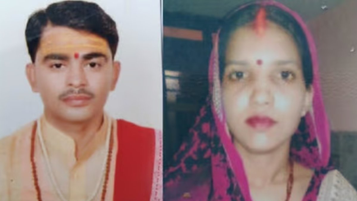 himanshulive07's tweet photo. विवेकानंद दुबे और उनकी पत्नी माधुरी ने गरीबी से तंग आकर जान दे दी. विवेकानंद का बंगला देख लीजिए. विवेकानंद पहले पूजा-पाठ कराते थे, घर चलाना मुश्किल हुआ तो ऑटो चलाने लगे. ऑटो की किश्त तक नहीं निकाल पाते थे, तो पत्नी के साथ जहर खाकर जान दे दी. गरीबी जाति देखकर नहीं आती... https://t.co/UxLlXU0ITD