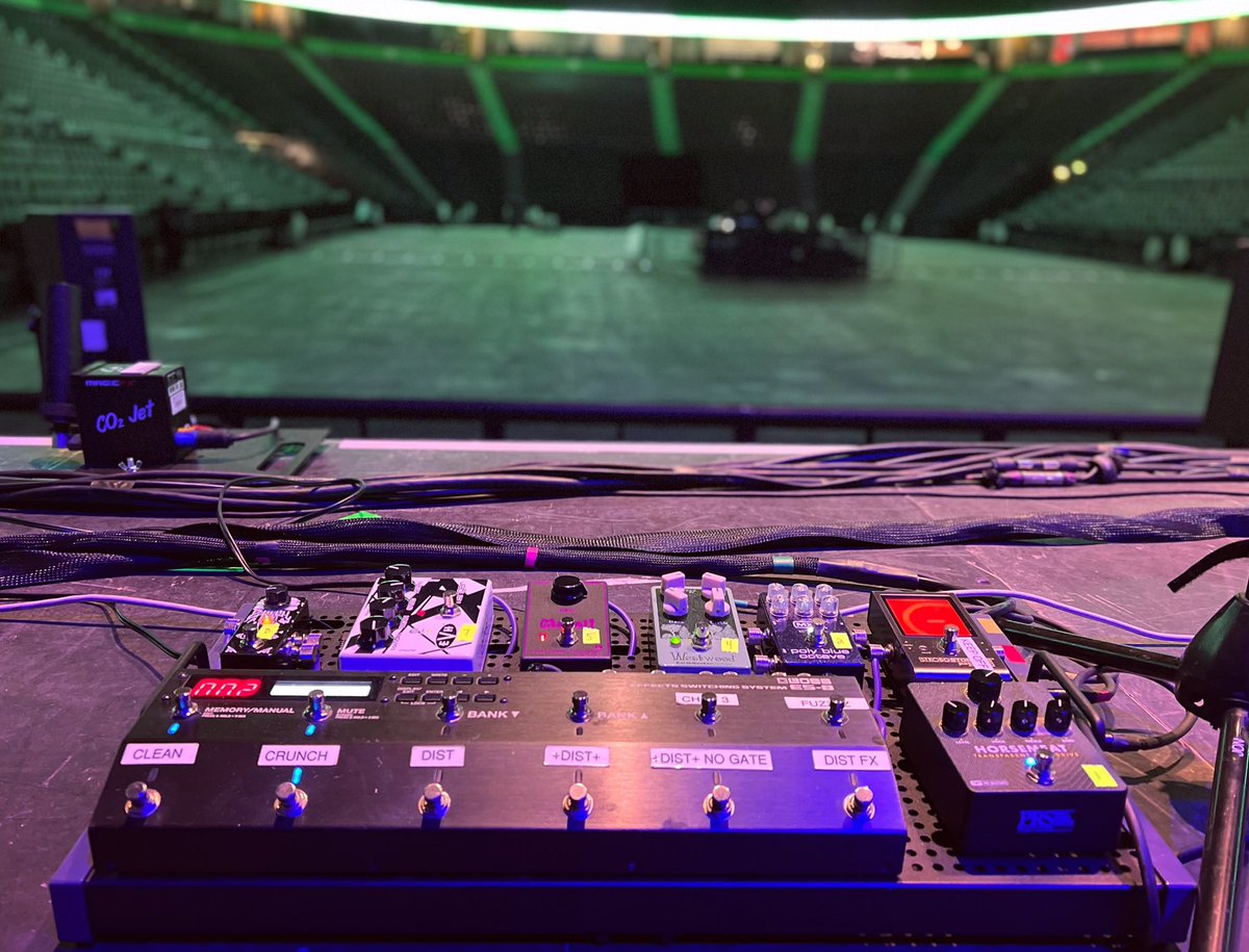 JonJourdan87's tweet photo. The tools 🛠 / @MammothWVH https://t.co/Jf9HJZTsUa