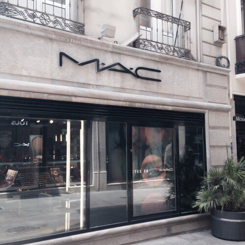 Cute__osyare's tweet photo. 海外のお店っておしゃれにみえる💒💒💭

めっちゃあこがれる💭💭💸💰💕 https://t.co/MF42KkbS1G