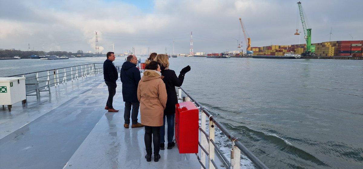 Met de collega's van scholengroep INVENTO op instructieschip de Themis van <a href="/Cenflumarin/">De Scheepvaartschool</a> (school voor binnenscheepvaart) . Twee sterke scholengroepen werken samen rond organisatie van beroepscommissies. <a href="/GOinAntwerpen/">GO! scholengroep Antwerpen</a>