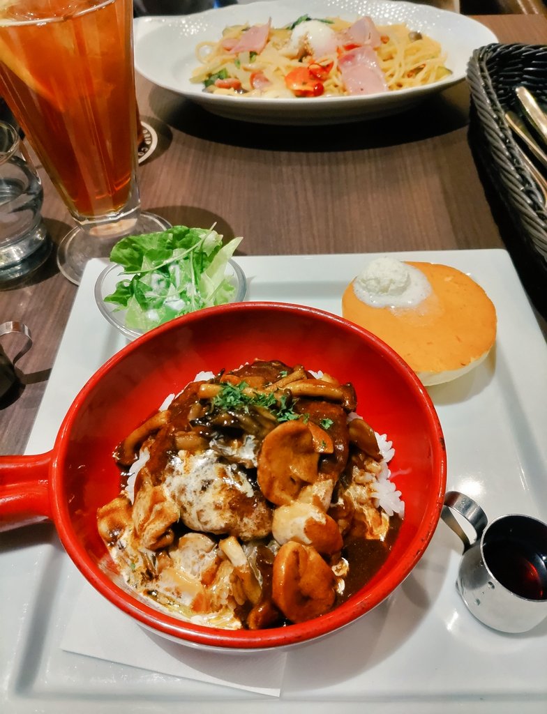 fujimo1126's tweet photo. 星乃珈琲店でパンケーキセット✨
少食にはありがたい。 https://t.co/z4xAH2lddW