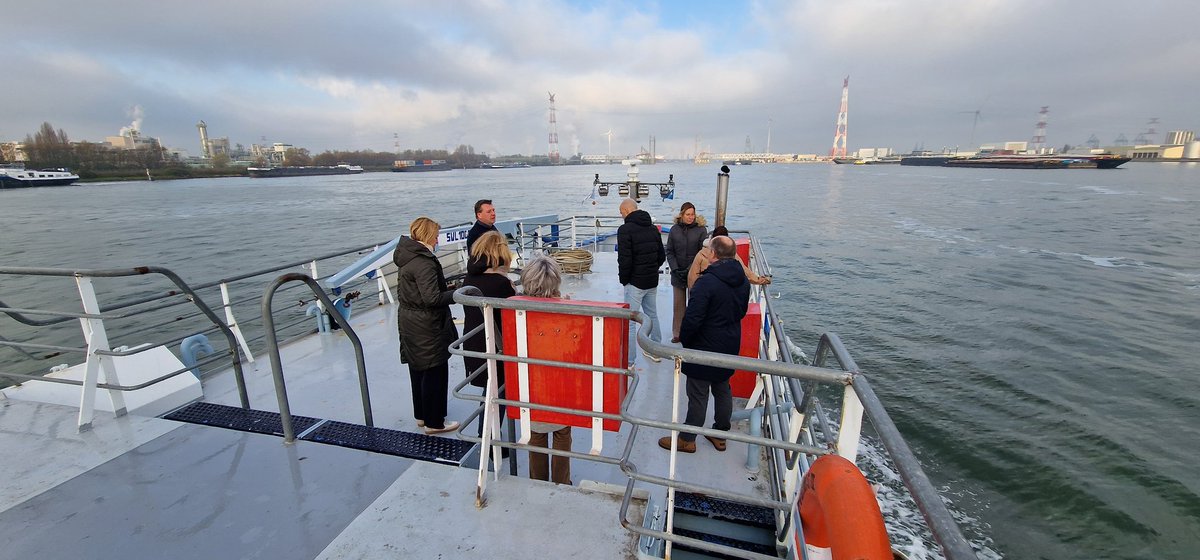 eddymarchand's tweet photo. Samen met de collega's van scholengroep INVENTO op opleidingsschip THEMIS van de scheepvaartschool.  Vanuit samenwerking ervaringen rond beroepscommissies bespreken. 2 sterke scholengroepen. @GOinAntwerpen @GO_onderwijs 
@Cenflumarin https://t.co/18EedSgnRp