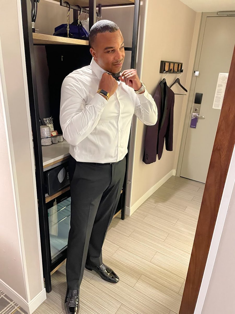 vinestim's tweet photo. I'm TIM...I'm clean in this b1tch. Now I'm finna #ShoulderLean in dis b1tch ✊🏾✊🏾✊🏾Yo!! They played "Back that a33 up" at my company party tonight 😂😂😂😂 #AtlHoe https://t.co/nVOOiszgOH