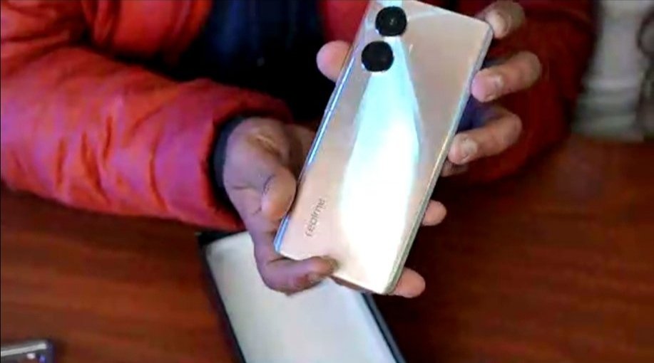 VinayKu64450906's tweet photo. And I have no words to explain it's beautyπ₯π₯π₯.
Thanks @realmeindia & realme community too.
#DareToLeap
#UnboxrealTime #realme10ProSeries5G #CurvedDisplayNewVision
@realmeIndia
@KocharBazul
@harisree24
@AayushiiiSingh
@FrancisRealme
@MadhavSheth1 https://t.co/6ju5RH9yUl