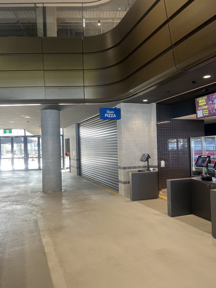 Hard to image a women’s game at the new ⁦<a href="/AllianzStadium/">Allianz Stadium</a>⁩ starts at 5pm and not one food outlet is open till half time or after half time. #sydneyfc ⁦<a href="/SydneyFC/">Sydney FC</a>⁩ #wrong #womenssport #sport #football #fifa #merivale