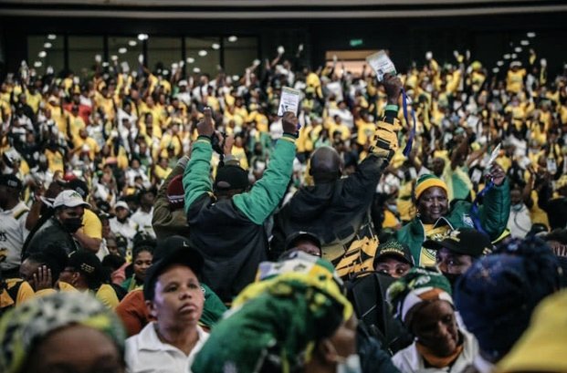 _AfricanSoil's tweet photo. ⚫️🟢🟡Why was Ace Magashule matter not sent to the Conference too? Why is this NEC changing things now?

They never discussed Zuma's resignation at Conference in 2017, because they wanted to remove him themselves [80 of them]

They didn't consult branches on the removal of the SG https://t.co/J1ag9LsRrd