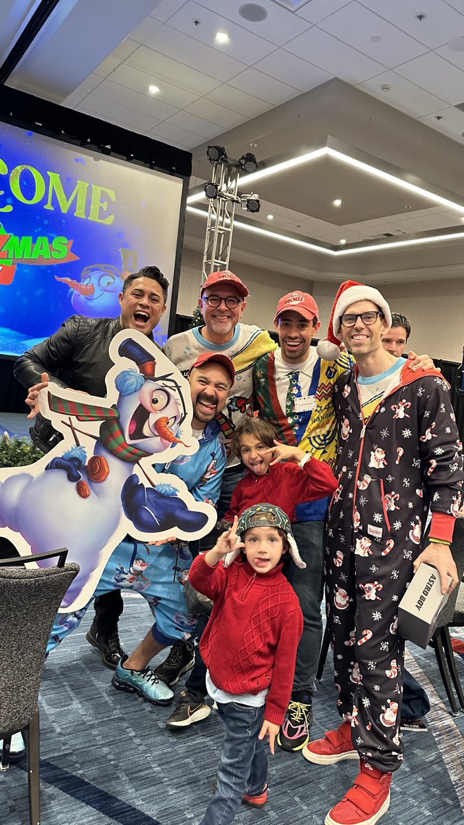 With my <a href="/Merrymodz_io/">Merry Modz</a> Family. I love everyone in this photo! <a href="/TomBilyeu/">Tom Bilyeu</a> , <a href="/herrerabox/">Francisco Herrera</a>   , <a href="/JossMonzoni/">Joss Monzoni</a> and <a href="/herrerabox/">Francisco Herrera</a>