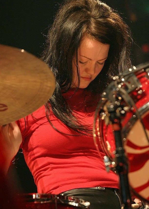 Happy Birthday to Meg White ( The White Stripes),
(December 10, 1974). 