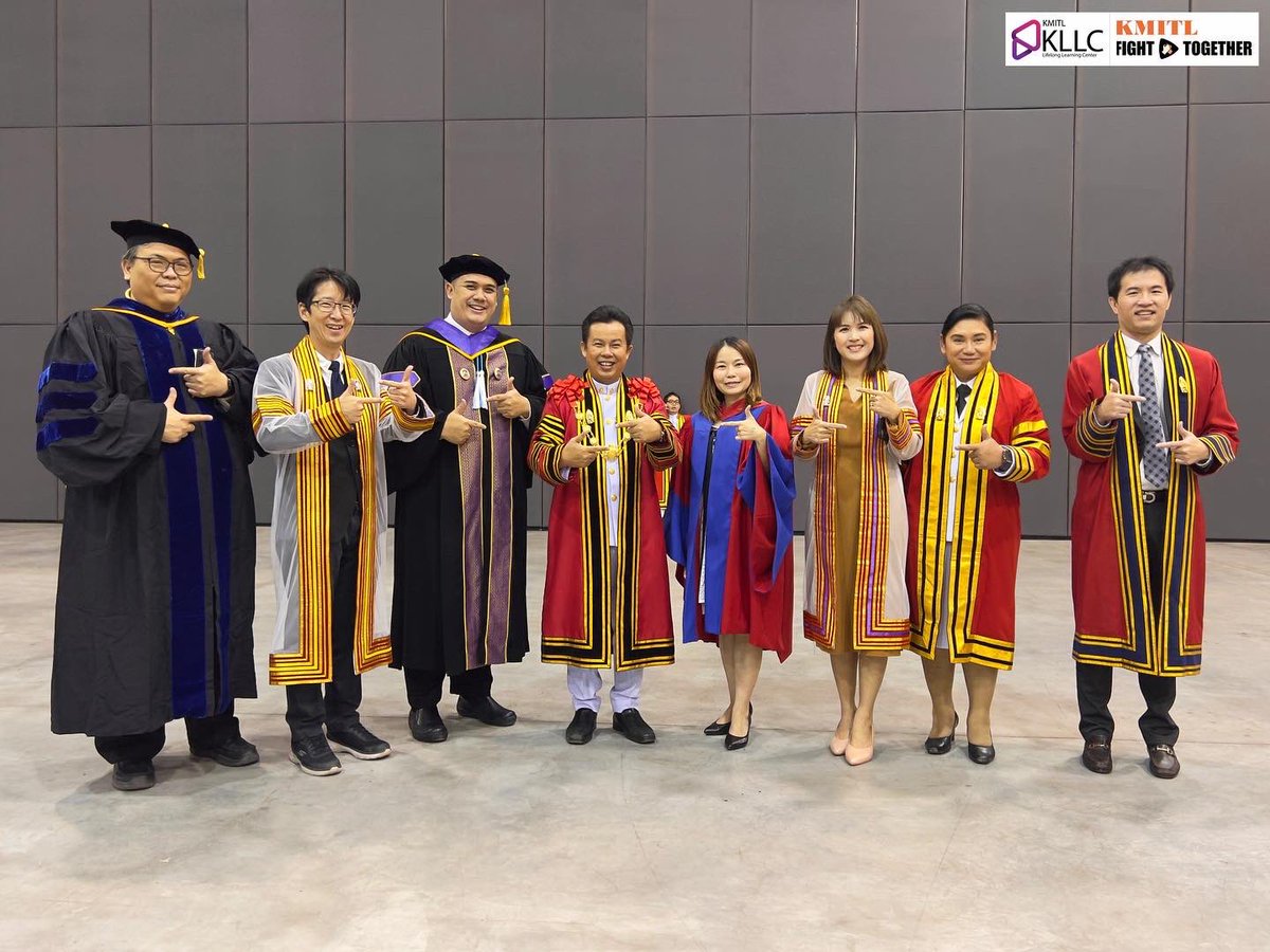 kmitllibrary's tweet photo. #congratulations
🎉🎓Your graduation is a great achievement, but that’s nothing compared to what life has in store for you next with even bigger challenges and opportunities.♥️
.
KLLC ศูนย์กลางประสบการณ์ชีวิตที่ไม่มีวันสิ้นสุด 🧑🏻🎓🏫
.
#KLLC
#KMITLCentralLibrary https://t.co/cCVKE32HlZ