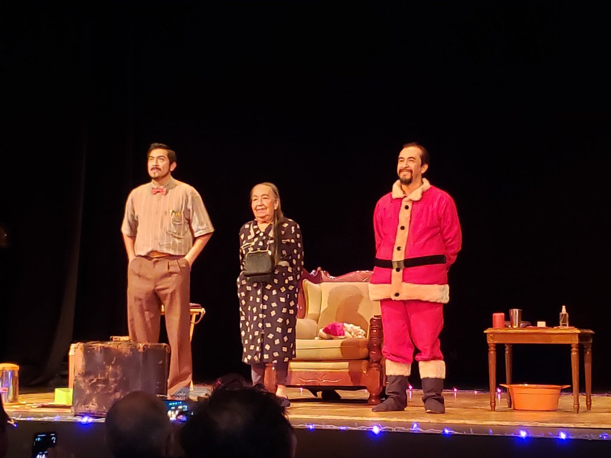 Hoy es viernes y al cuerpo le tocaron los #CuentosNegrosNavideños en el #TeatroSergioMagaña
Gracias, <a href="/GinesCruz/">Ginés Cruz</a>, nos reímos mucho.