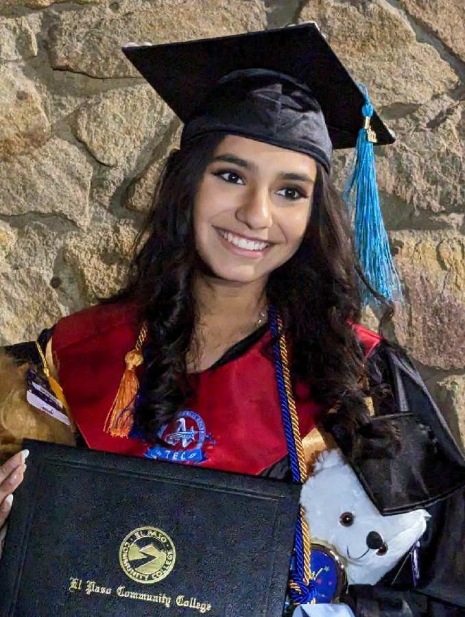 MariaNi05051232's tweet photo. I'm so proud of my baby girl Alexa for graduating from EPCC. The skies the limit for you baby. Next high school graduation, then head to a university. 🎊👩‍🎓 @Americas_HS @AHS_TEC @PHITHETAKAPPA @Girls_SoccerAHS @americashs_avid @AHS_NatHS #EPCCGRAD22 https://t.co/BGWwKl4WrK