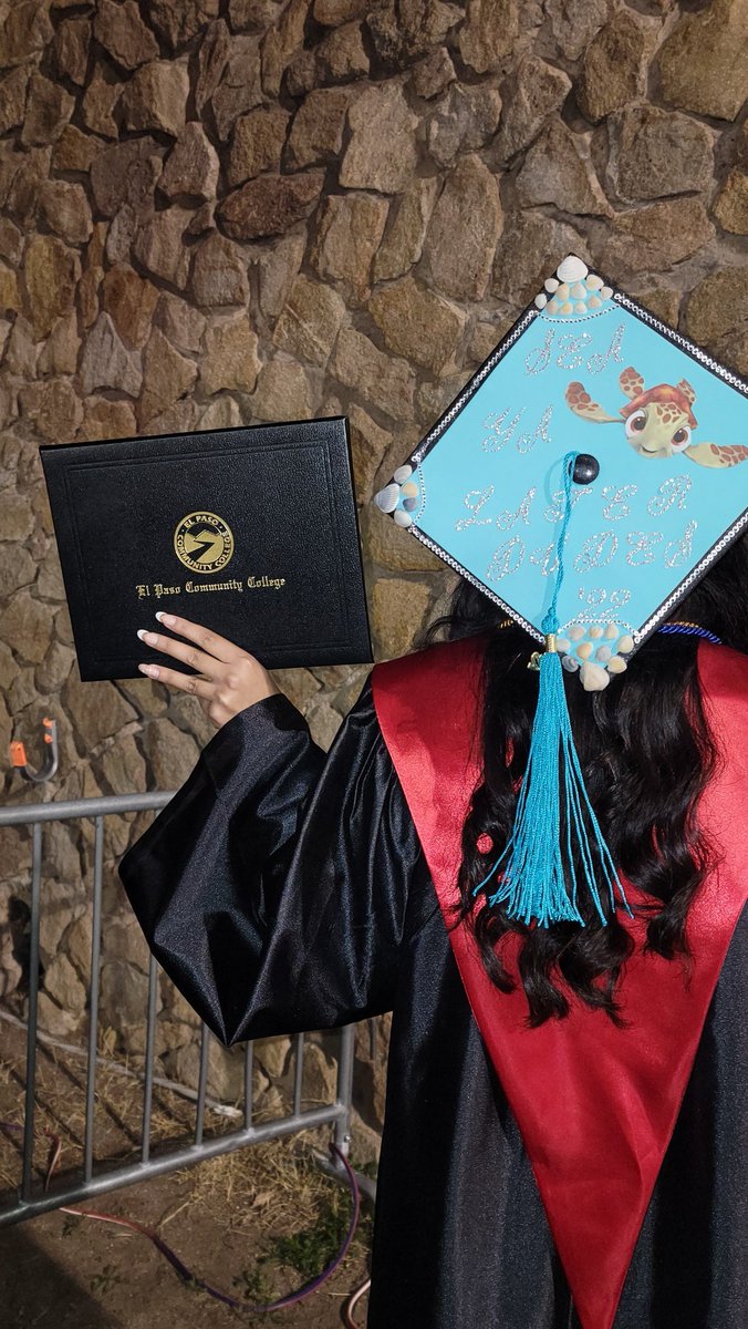 MariaNi05051232's tweet photo. I'm so proud of my baby girl Alexa for graduating from EPCC. The skies the limit for you baby. Next high school graduation, then head to a university. 🎊👩‍🎓 @Americas_HS @AHS_TEC @PHITHETAKAPPA @Girls_SoccerAHS @americashs_avid @AHS_NatHS #EPCCGRAD22 https://t.co/BGWwKl4WrK