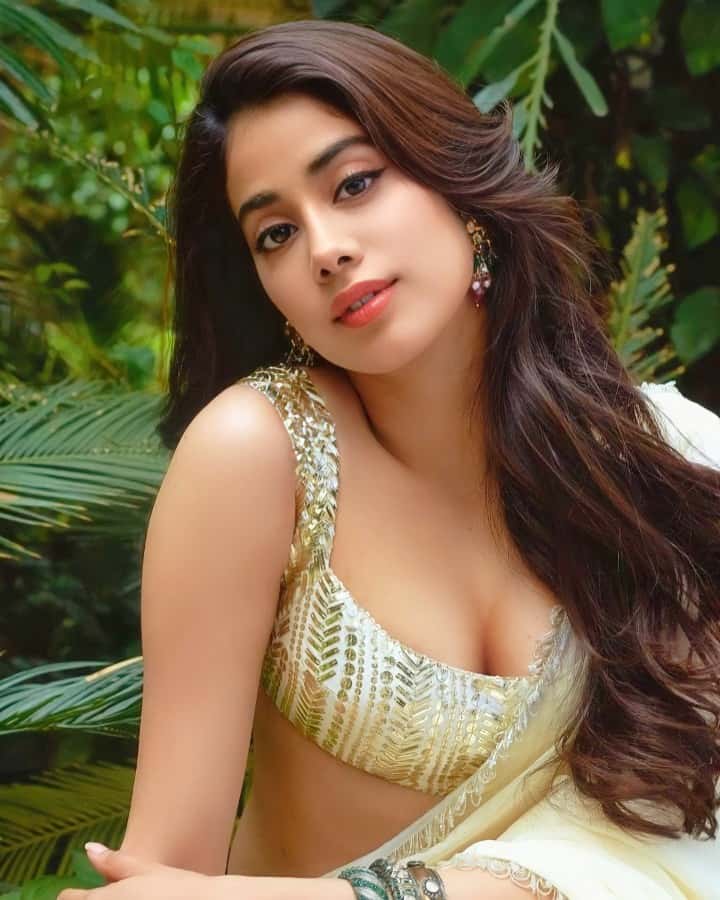 Jhanvikapoo tweet picture