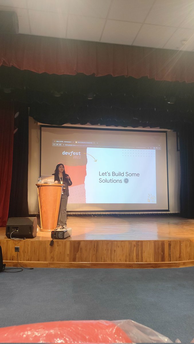 mdshahid_13's tweet photo. @poojagera0_0 @gdgrnc #theHumanIdeaFactory #devfest #devfest2022 #gdgrnc #devfestranchi
Today in this session i learnt that i should see problems around me and get a solution on that problem and i also learnt that i should use myself as a tool. https://t.co/WG5wJeaALE