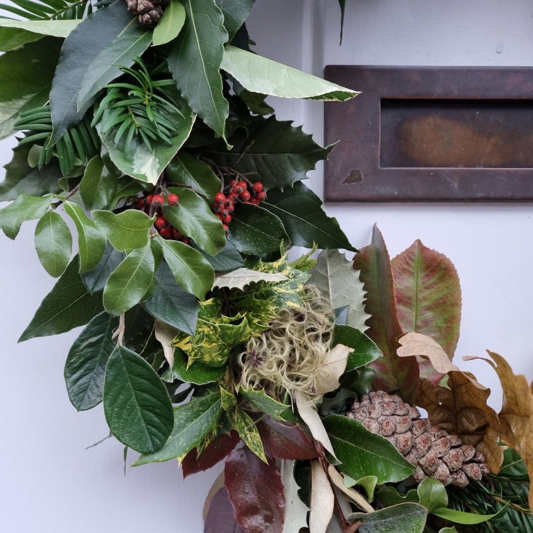 LWE_Hub's tweet photo. We love seeing handmade festive wreaths hanging on front doors. Have you made yours this year?
#festivewreath #christmaswreath #handmadewreath #wreath #christmasdoor https://t.co/o4KtLWlPJT