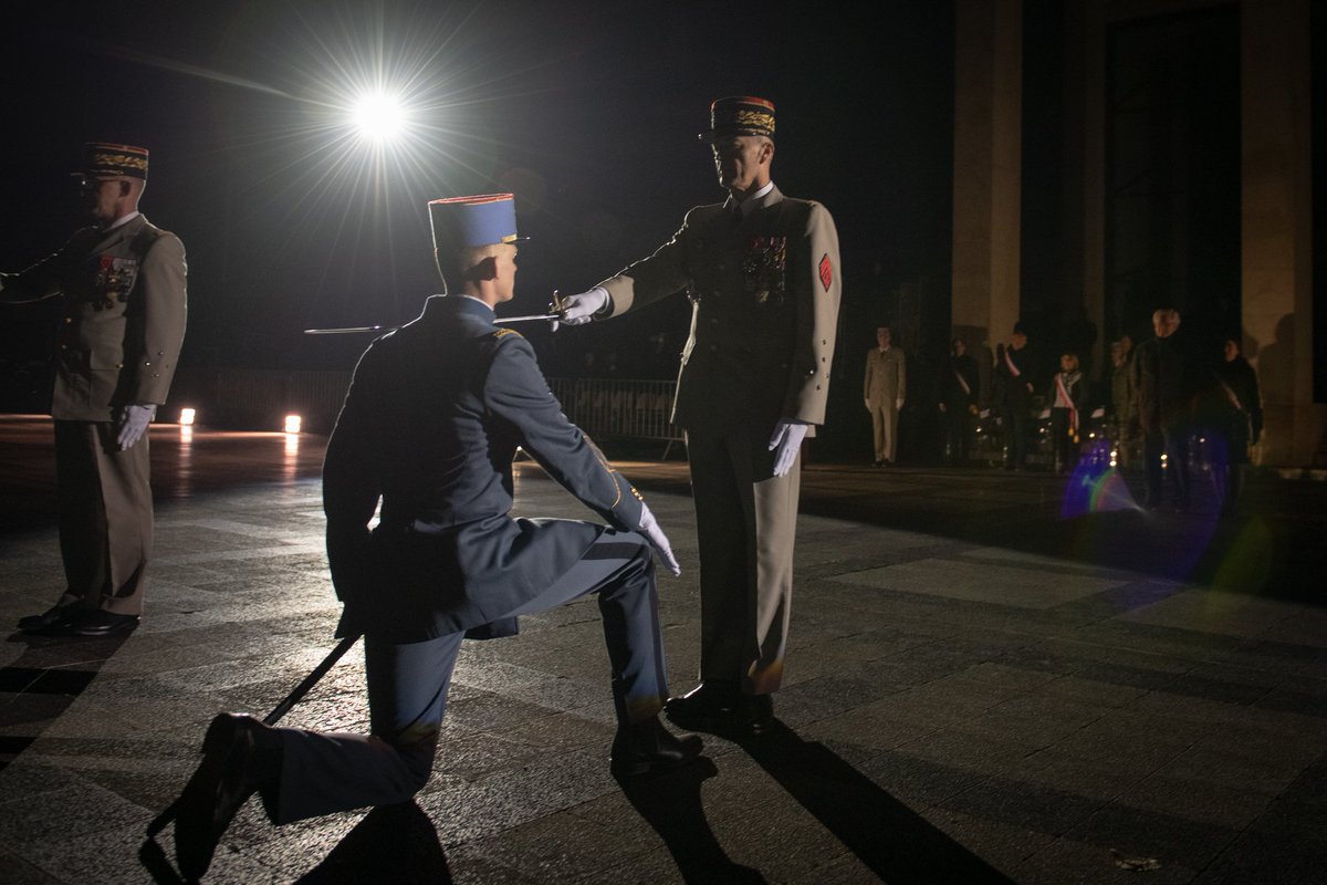 SaintCyrCoet's tweet photo. Baptême de la promotion Général René Morel et remise des Sabres aux élèves-officiers de l’École militaire des aspirants de Coëtquidan.
Cérémonie présidée par le @CEMA_FR et en présence de la garde au drapeau de la #13DBLE
#FiersDeNosSoldats 🇨🇵 https://t.co/cAYhCZlc0z