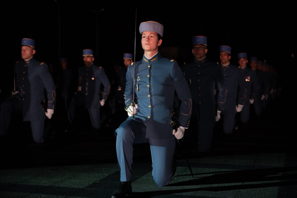 SaintCyrCoet's tweet photo. Baptême de la promotion Général René Morel et remise des Sabres aux élèves-officiers de l’École militaire des aspirants de Coëtquidan.
Cérémonie présidée par le @CEMA_FR et en présence de la garde au drapeau de la #13DBLE
#FiersDeNosSoldats 🇨🇵 https://t.co/cAYhCZlc0z