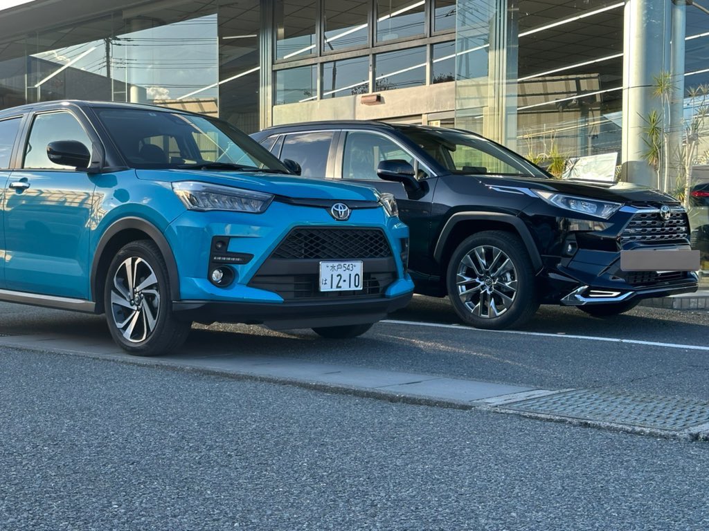 Sora_RAV4_GZ's tweet photo. 本日12��10日、RAV4GZpackage納車しました!!
やっぱり直接見るとすごくかっこいいです!
大事に乗っていきます👍
あと個人的な事ですが、誕生日納車という事で最高の誕生日プレゼントになりました✌️
#RAV4 #RAV4GZpackage #改良型RAV4 #モデリスタ https://t.co/ygXU7vJzW9