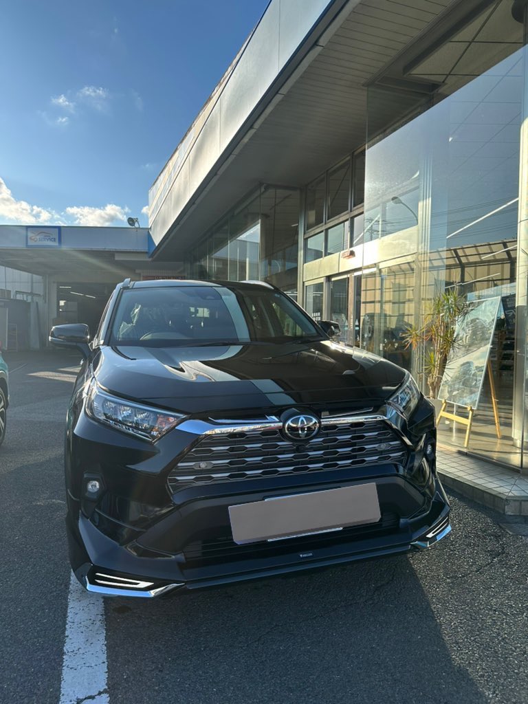 Sora_RAV4_GZ's tweet photo. 本日12��10日、RAV4GZpackage納車しました!!
やっぱり直接見るとすごくかっこいいです!
大事に乗っていきます👍
あと個人的な事ですが、誕生日納車という事で最高の誕生日プレゼントになりました✌️
#RAV4 #RAV4GZpackage #改良型RAV4 #モデリスタ https://t.co/ygXU7vJzW9