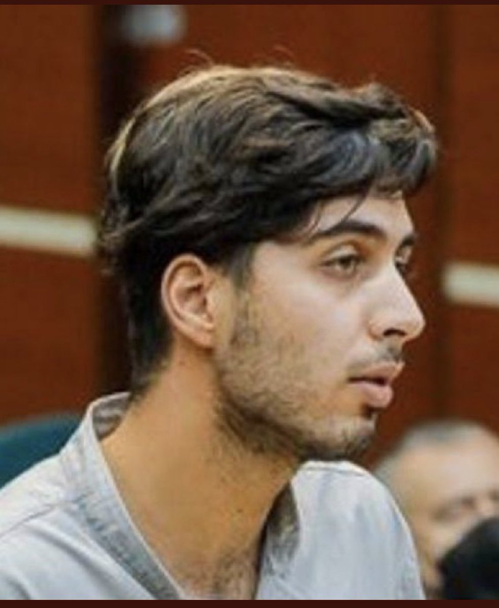 GiusiFasano's tweet photo. Questo ragazzo è uno studente, si chiama #AliMoazzamiGoudarzi. Ha 20 anni. Sta per essere giustiziato perché ha osato protestare contro il regime. Morirà impiccato forse fra un’ora, forse è già successo. 
Diventiamo la sua voce. Facciamoci sentire. Adesso
#iran https://t.co/g12zcA195V