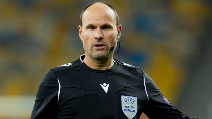 Andresbara19's tweet photo. The worst Referee in football 🖕 https://t.co/hQZWWE5mL5