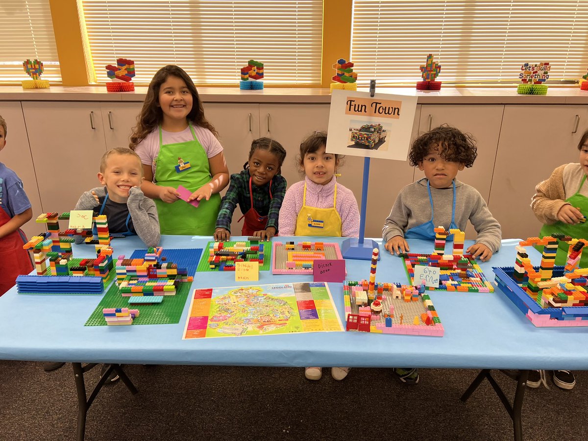 LizLoether's tweet image. These classes learned about building with Legos and imagined their own new worlds in @LEGOLAND_CA Well Done! @RiDozier @S_Smith_1st #riosrocks #ComputerScienceWeek @RiosRobots