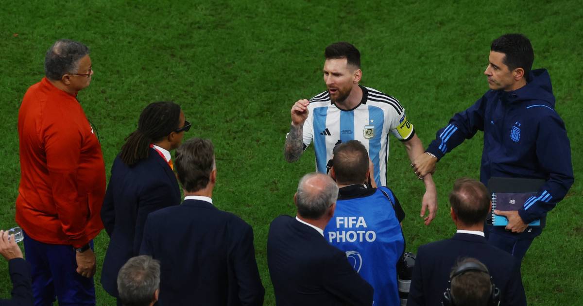 dutchfootball's tweet photo. A disgrace for the sport #NEDARG https://t.co/8ypzkvQluo