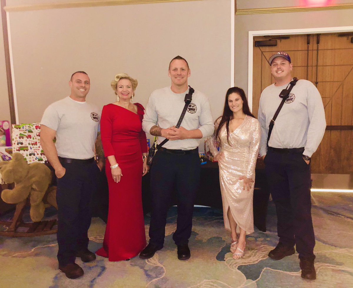 kashort5's tweet photo. The AFRW did an outstanding job contributing to the Daytona Beach Fire Department Annual Holiday Toy Drive ๐งธ
#daytonabeach
#firedepartment
#toydrive2022
#AFRW https://t.co/GFKtpCkEnd