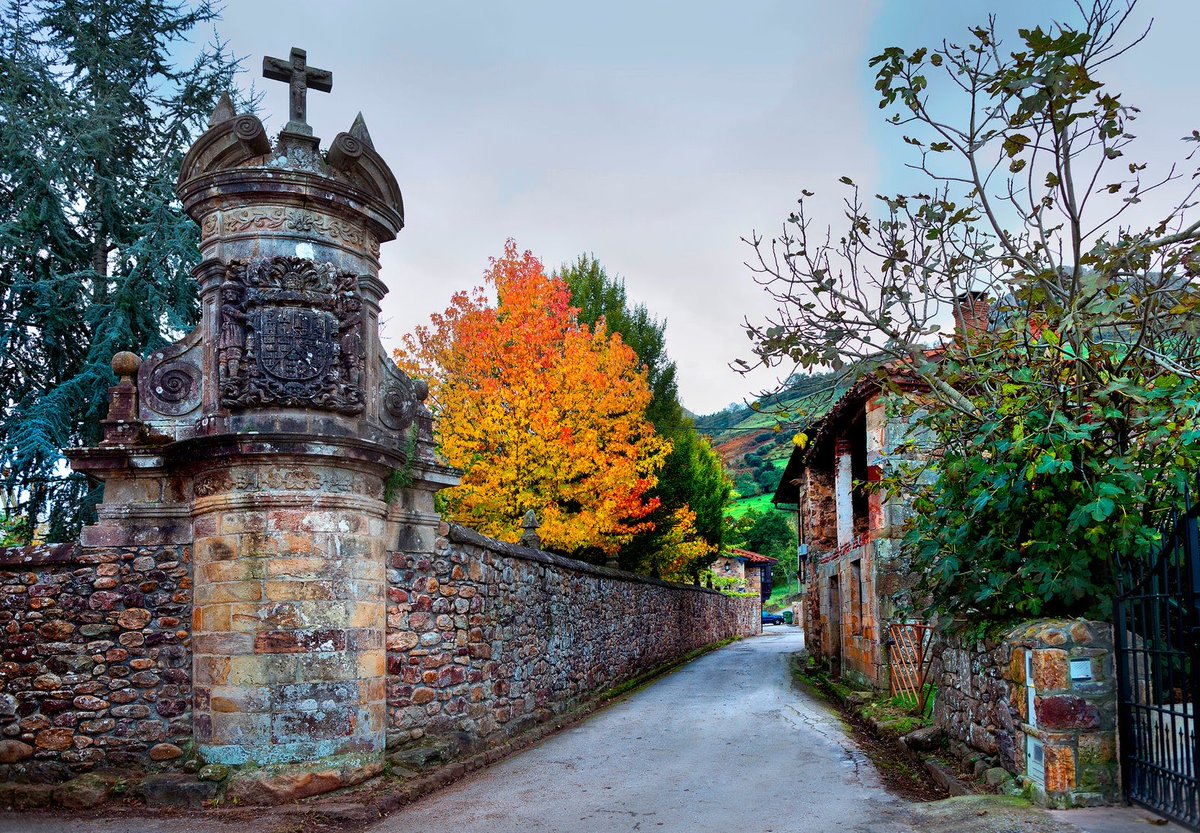 LosPueblosmbe's tweet photo. Cantabria es un paraje natural como los hay pocos en el mundo. Con las cuevas de Altamira por bandera, esta comunidad tiene muchísimo más como cinco de los pueblos de nuestra red:
•Carmona
•Potes
•Liérganes
•Santillana del Mar
•Bárcena Mayor https://t.co/wVfw57wNso