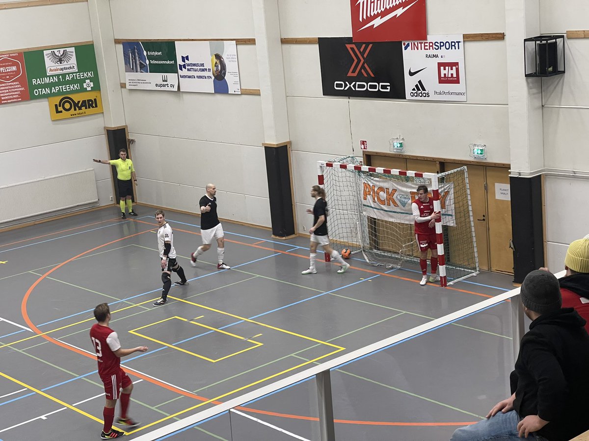 FC Rauman pelit jatkuvat tänään vierasreissulla. Bussin määränpäänä Kokkola, ja vastassa hyvin kautensa aloittanut TP-Kaarle. Vielä ei ole tietoa striimataanko klo 14.00 alkava ottelu. #futsalfi