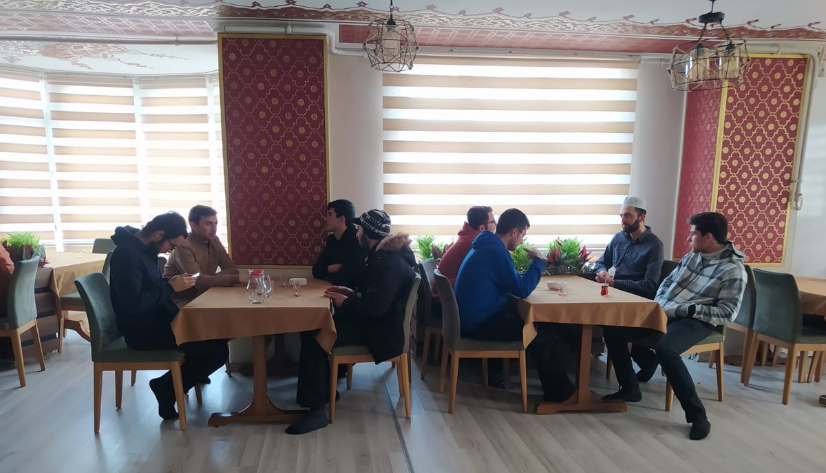 FMedeniyet's tweet photo. Fikir ve Medeniyet Kulübü olarak sabah namazında Ulu Camiinde kardeşlerimizle buluştuk.
Sivas'ın soğuk havasını birlikte ısıttık. 🙂
Ardından Gençlik Merkezimizde tefsir dersimizi ve kahvaltı programımızı gerçekleştirdik.
Haftaya sizleri de bekleriz 😊 https://t.co/6whIWrvcx1