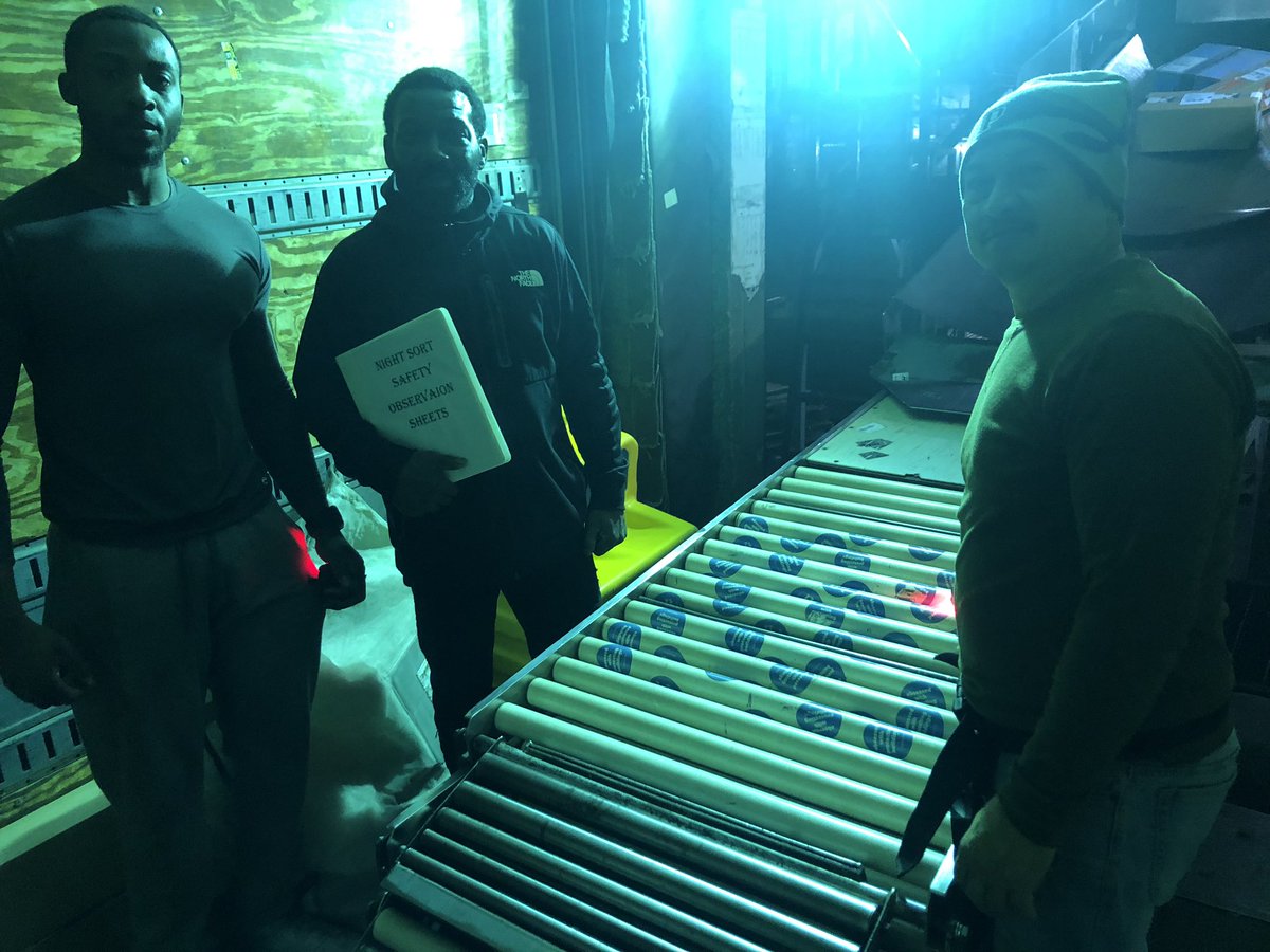 WIOAK N safety committee member jumps in to train new employees how to properly use the rollers. #UPSers #strongertogether <a href="/JaradZimmerman/">Jarad Zimmerman</a> <a href="/OakTraining/">Oak Training</a> <a href="/cordle_tony/">Tony Cordle</a>