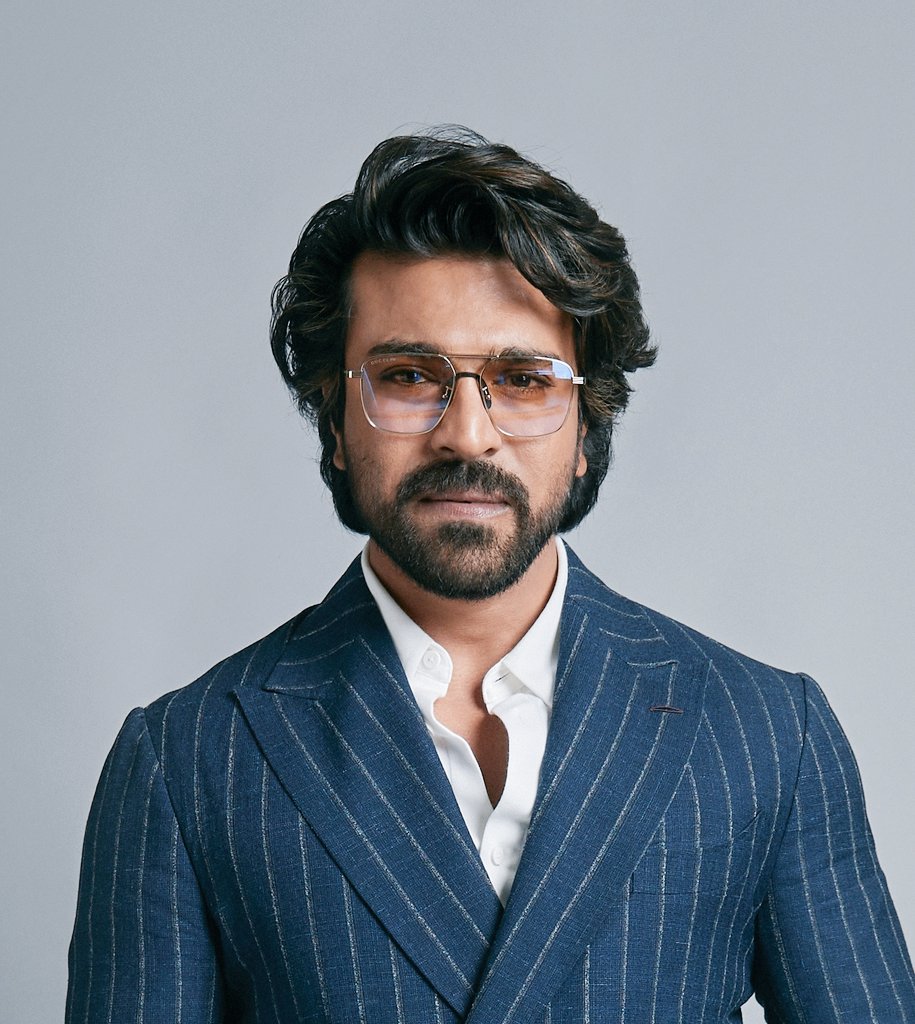 TweetRamCharan's tweet photo. One of the Early Websites of Hollywood Which Covers the Oscar Race from start to finish @AwardsDaily Predicts @AlwaysRamCharan in Contention for "Los Angeles Films Critics Association Awards"🔥

Cast Your Vote for Our Ramaraju in their Contest #RRRMovie
https://t.co/IKAfHqRKaA https://t.co/VBIj4eVauB