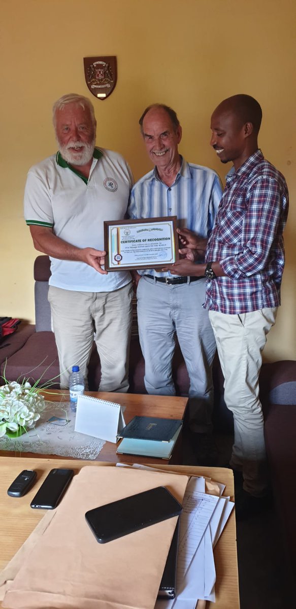 BugaramaS's tweet photo. ES @BugaramaS yaraye yakiriye mu biro Mike Haden na Dennis Spencer bahagarariye #HATW bagirana ibiganiro byiza byerekeye ubufatanye mu bikorwa by'iterambere mu Bugarama. Mu mishinga y'ingenzi yabaganirijeho harimo kubaka #YouthCenter @rusiziradio @DrKibiriga @HabitegekoFran1 https://t.co/oAH4CP9szo