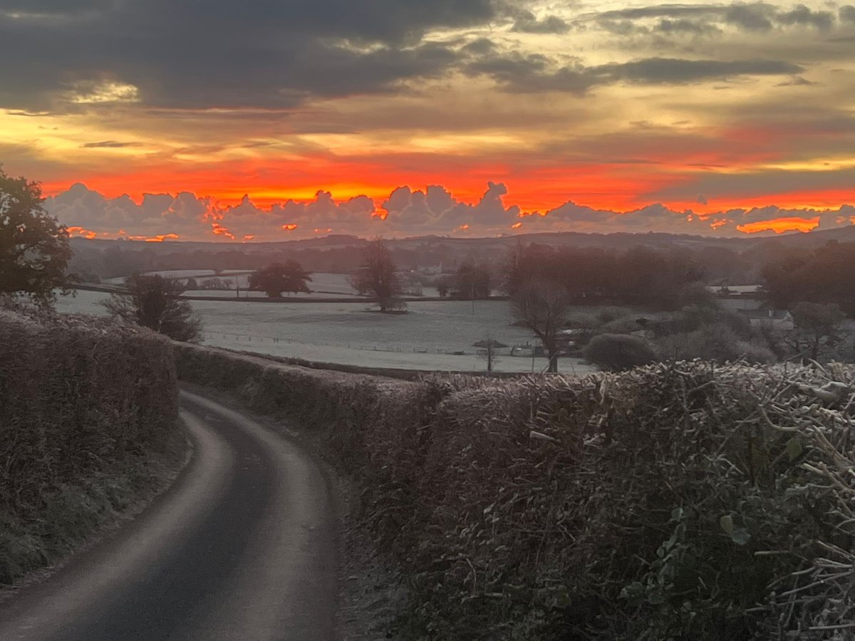 RevillSarah's tweet photo. #loveukweather south Devon https://t.co/CVWFTPACau