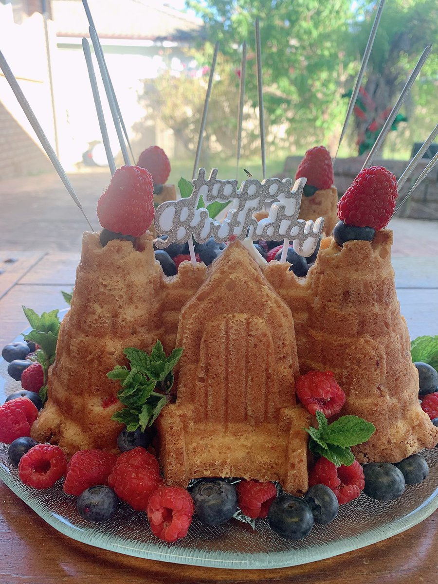 sweetpeeples's tweet photo. Getting all architectural for todayโs birthday party #charcuteriechalet #castlecake https://t.co/WEsTH6iD82