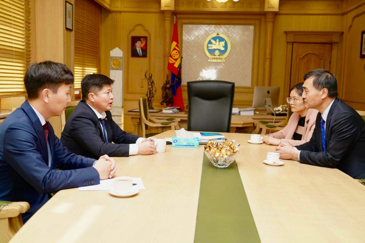 БНХАУ-аас МУ-д суугаа ОББЭЭС Цай Вэньруйтэй уулзаж хоёр улсын хилийн боомтын хамтын ажиллагааг бэхжүүлж, сайжруулах асуудлаар санал солилцлоо. “Хавирга” боомтыг нээхээр төлөвлөж бна. Тэрээр ӨМӨЗО-ы Боомтын хэрэг эрхлэх газарт саналыг уламжилж, бүхий л талаар хамтарч ажиллана гэв.