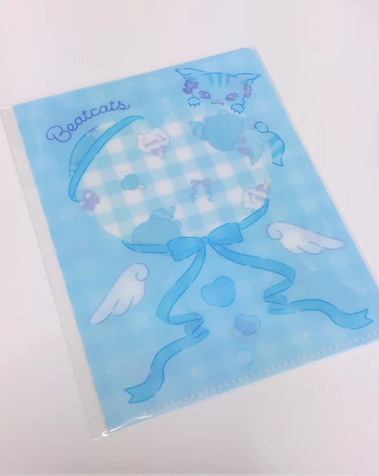 昨日ローソン行ったらかわいいのあったからかわいい子入れた!サンリオキャラらしいけど初めて見た、、、ブロマイド用と謳っているわりにはみ出すけどかわいいからまあよし 