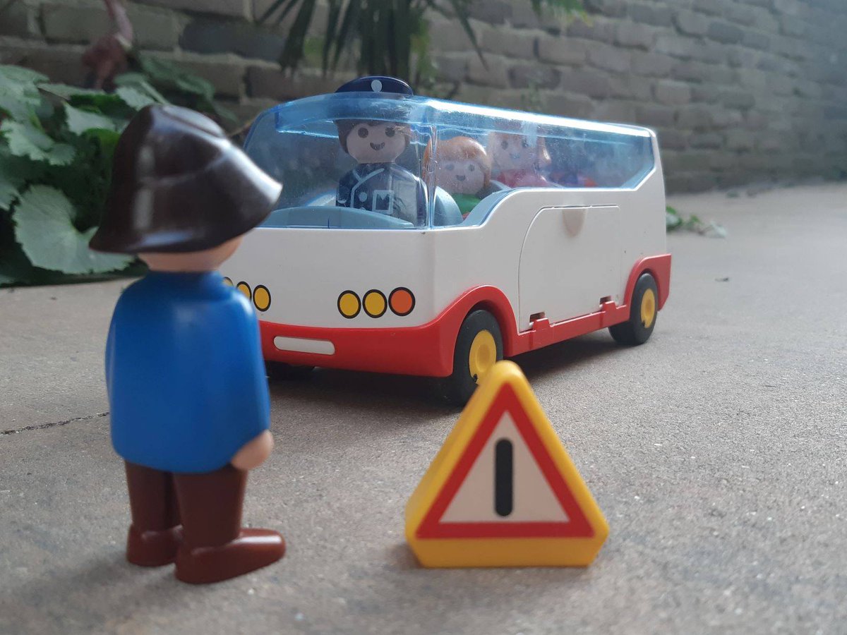 Momenteel is het door een technische storing niet mogelijk om ritten die uitvallen of stilstaan te vermelden aan de routeplanners en de halteborden. Wij weten niet wanneer deze storing is opgelost.